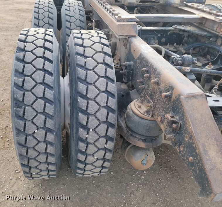 image for item KT9924 2004 Kenworth W900  semi truck