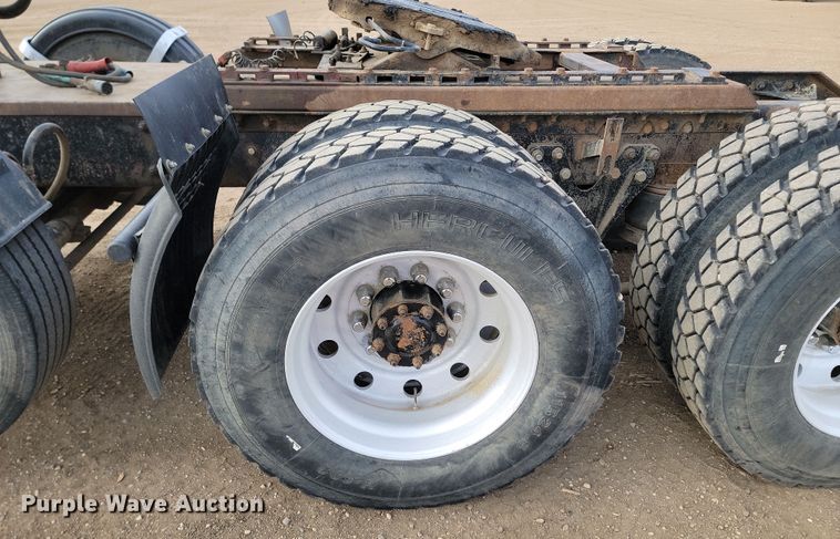 image for item KT9924 2004 Kenworth W900  semi truck