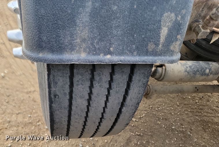 image for item KT9924 2004 Kenworth W900  semi truck