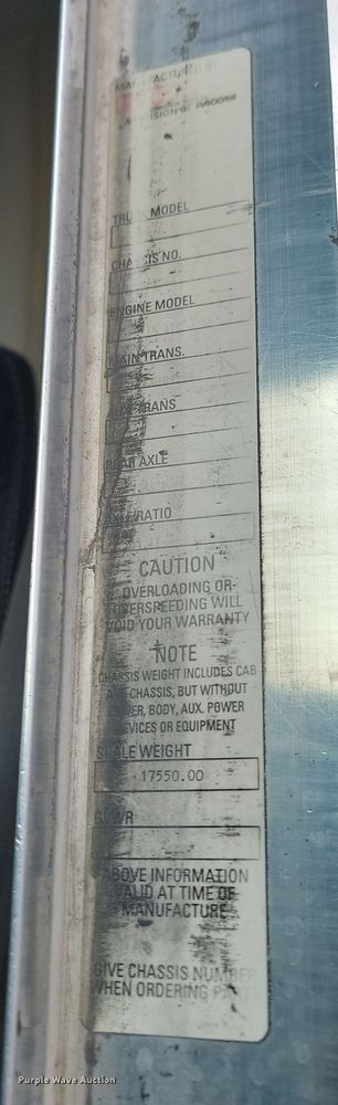 image for item KT9924 2004 Kenworth W900  semi truck