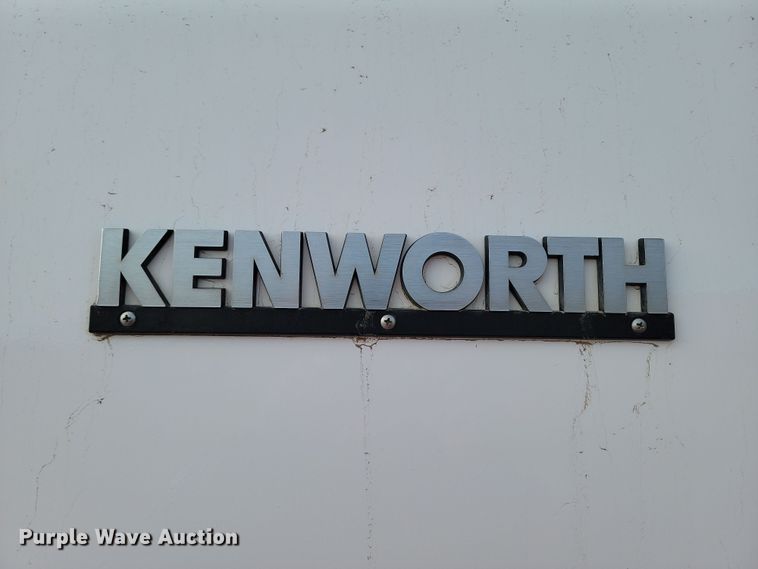 image for item KT9924 2004 Kenworth W900  semi truck