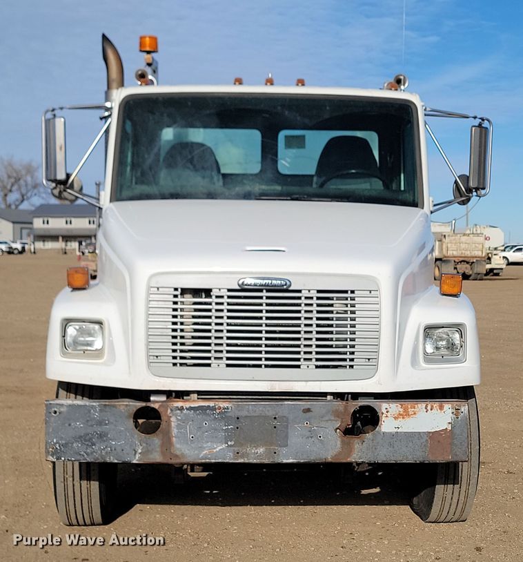 image for item KT9931 2003 Freightliner FL80  utility / service truck