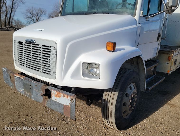 image for item KT9931 2003 Freightliner FL80  utility / service truck
