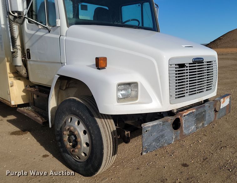 image for item KT9931 2003 Freightliner FL80  utility / service truck