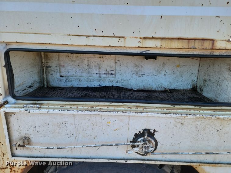 image for item KT9931 2003 Freightliner FL80  utility / service truck