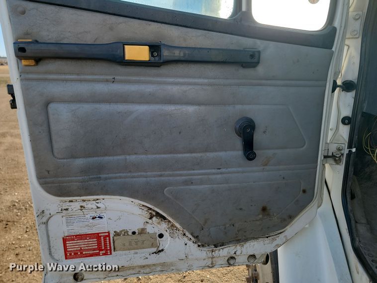 image for item KT9931 2003 Freightliner FL80  utility / service truck