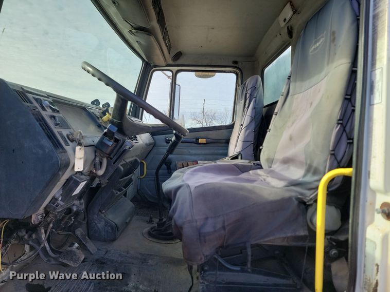 image for item KT9931 2003 Freightliner FL80  utility / service truck