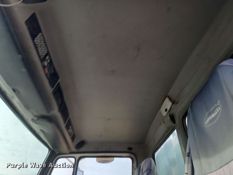 image for item KT9931 2003 Freightliner FL80  utility / service truck
