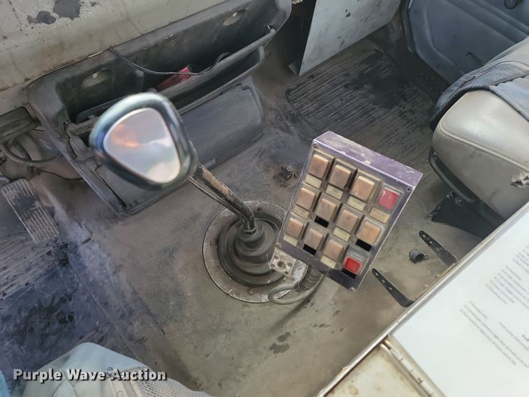 image for item KT9931 2003 Freightliner FL80  utility / service truck