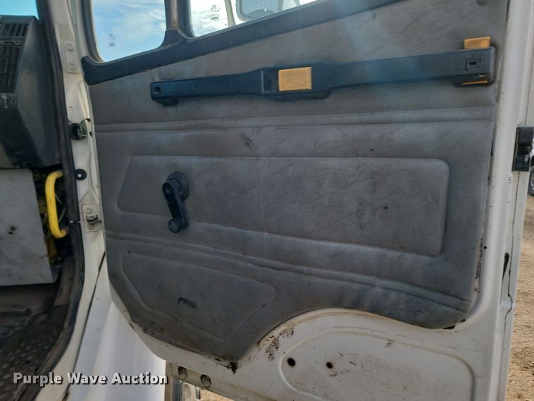 image for item KT9931 2003 Freightliner FL80  utility / service truck