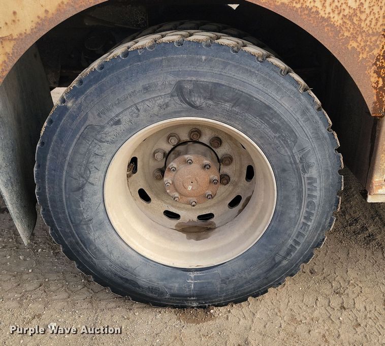 image for item KT9931 2003 Freightliner FL80  utility / service truck