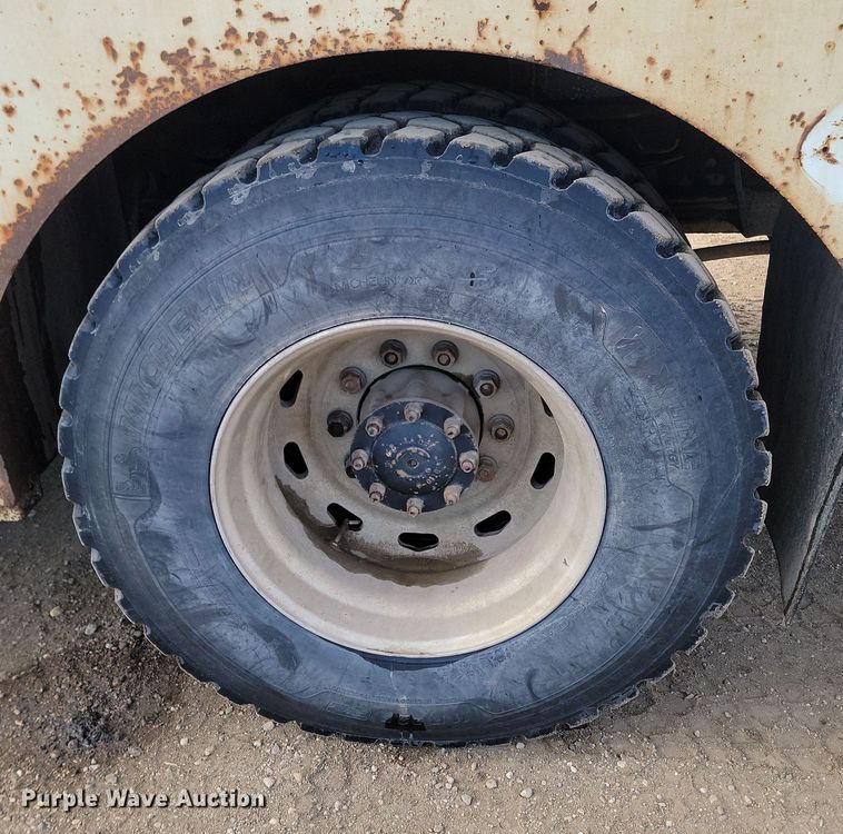 image for item KT9931 2003 Freightliner FL80  utility / service truck