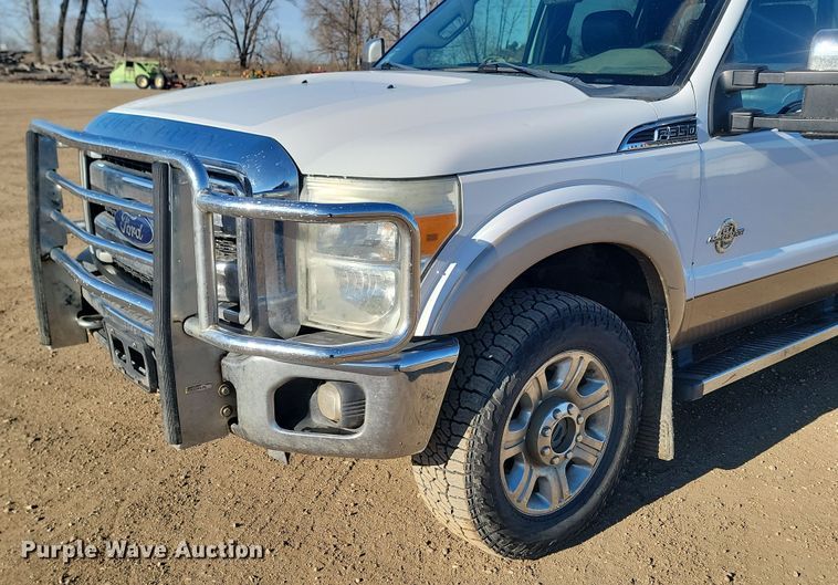 image for item KT9934 2012 Ford  F350 Super Duty Lariat  Crew Cab pickup truck