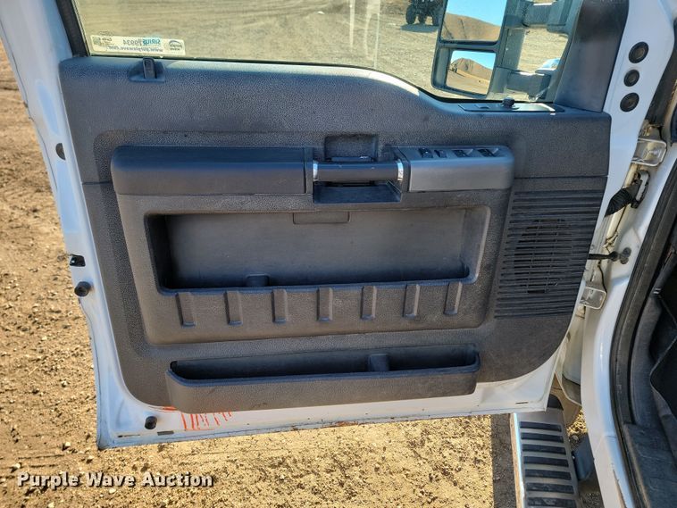 image for item KT9934 2012 Ford  F350 Super Duty Lariat  Crew Cab pickup truck