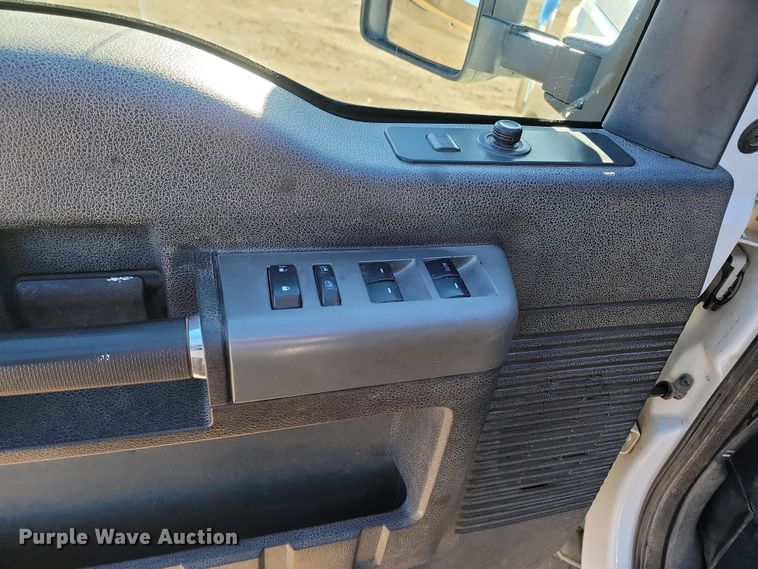 image for item KT9934 2012 Ford  F350 Super Duty Lariat  Crew Cab pickup truck