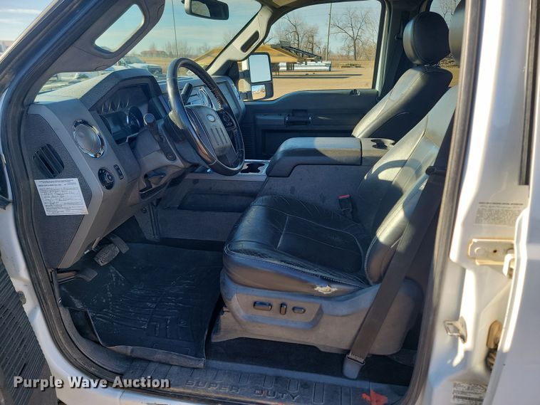 image for item KT9934 2012 Ford  F350 Super Duty Lariat  Crew Cab pickup truck