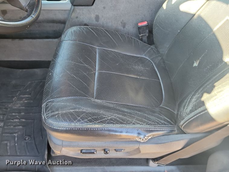 image for item KT9934 2012 Ford  F350 Super Duty Lariat  Crew Cab pickup truck