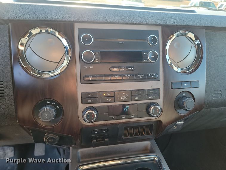 image for item KT9934 2012 Ford  F350 Super Duty Lariat  Crew Cab pickup truck