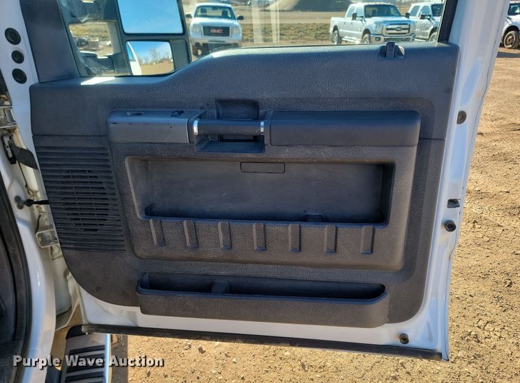 image for item KT9934 2012 Ford  F350 Super Duty Lariat  Crew Cab pickup truck