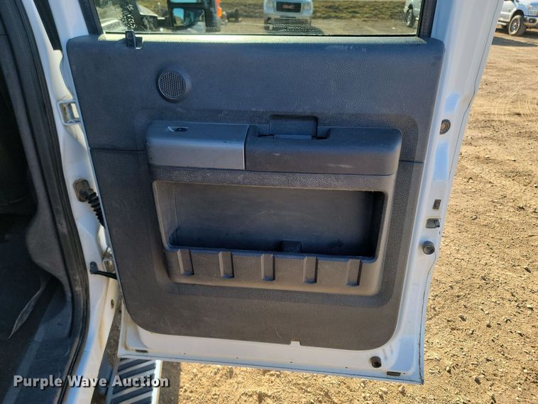 image for item KT9934 2012 Ford  F350 Super Duty Lariat  Crew Cab pickup truck