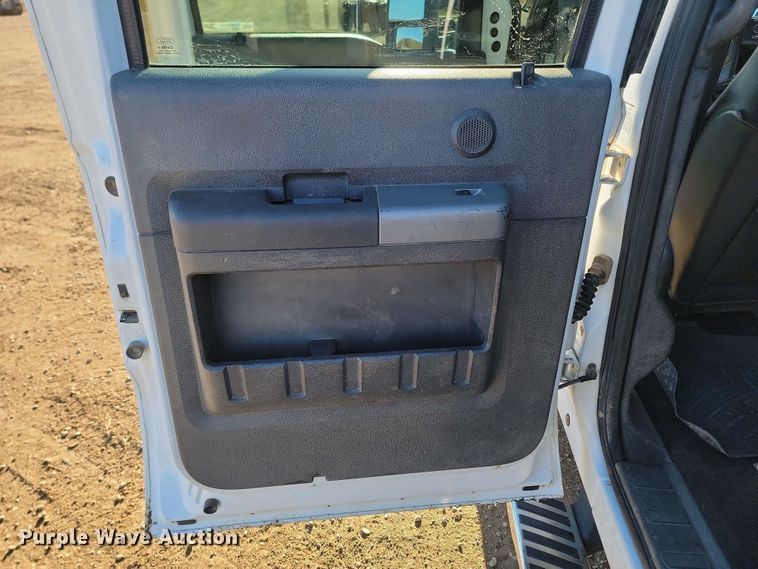 image for item KT9934 2012 Ford  F350 Super Duty Lariat  Crew Cab pickup truck