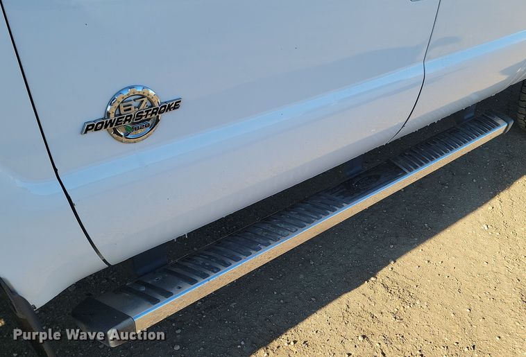 image for item KT9936 2015 Ford F350 Super Duty Lariat  Crew Cab pickup truck