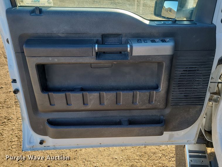 image for item KT9936 2015 Ford F350 Super Duty Lariat  Crew Cab pickup truck