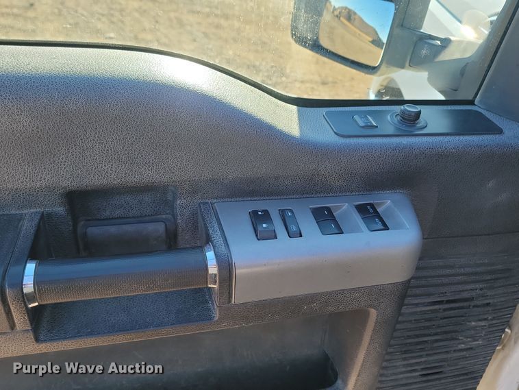 image for item KT9936 2015 Ford F350 Super Duty Lariat  Crew Cab pickup truck