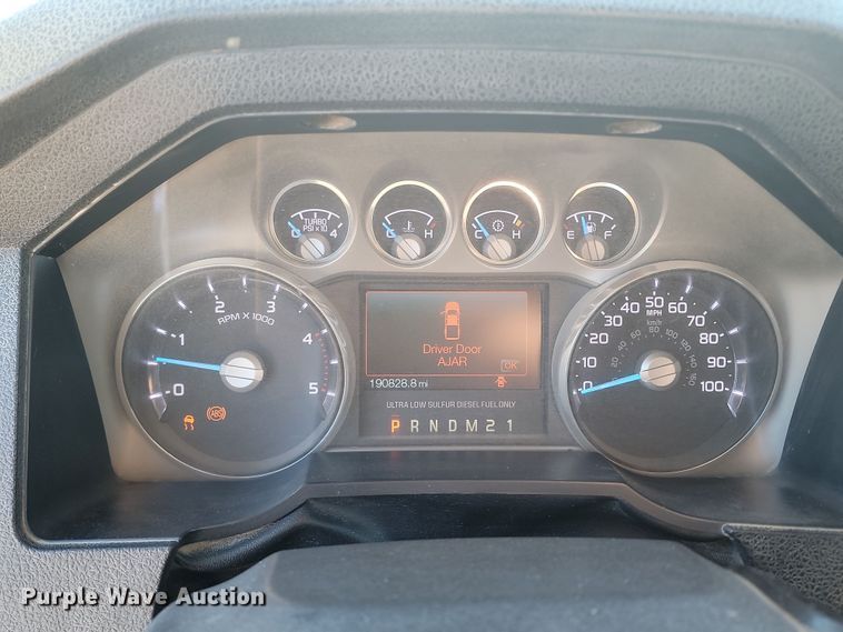 image for item KT9936 2015 Ford F350 Super Duty Lariat  Crew Cab pickup truck