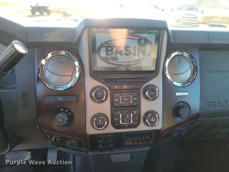 image for item KT9936 2015 Ford F350 Super Duty Lariat  Crew Cab pickup truck