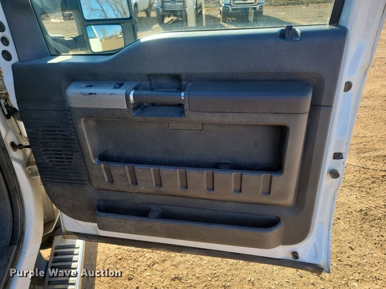 image for item KT9936 2015 Ford F350 Super Duty Lariat  Crew Cab pickup truck