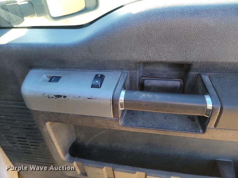 image for item KT9936 2015 Ford F350 Super Duty Lariat  Crew Cab pickup truck