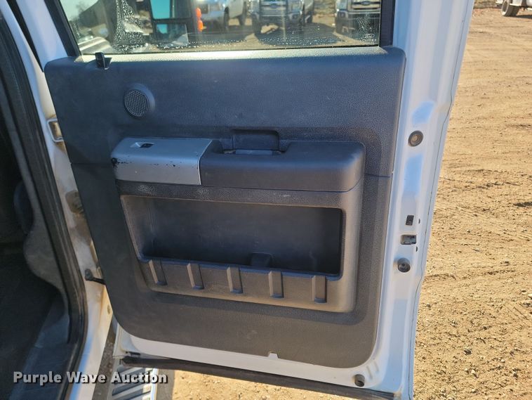 image for item KT9936 2015 Ford F350 Super Duty Lariat  Crew Cab pickup truck