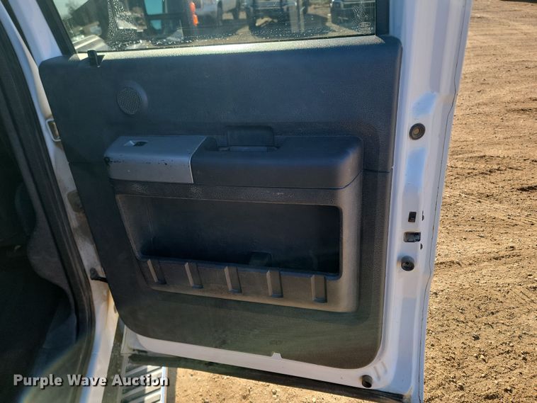 image for item KT9936 2015 Ford F350 Super Duty Lariat  Crew Cab pickup truck