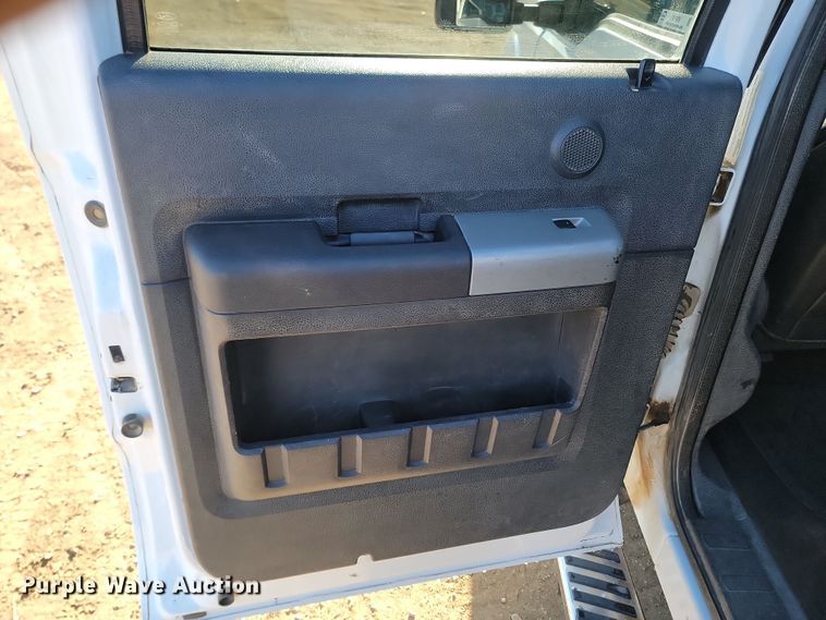 image for item KT9936 2015 Ford F350 Super Duty Lariat  Crew Cab pickup truck