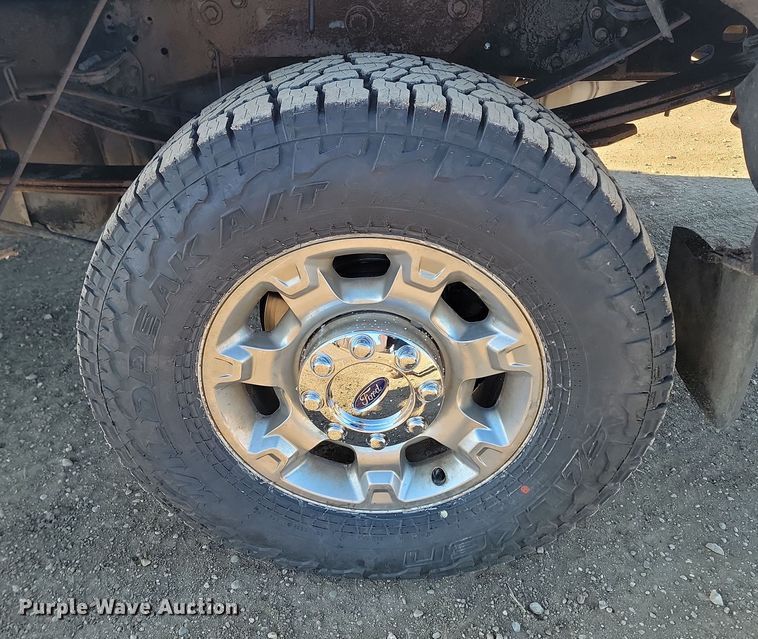 image for item KT9936 2015 Ford F350 Super Duty Lariat  Crew Cab pickup truck