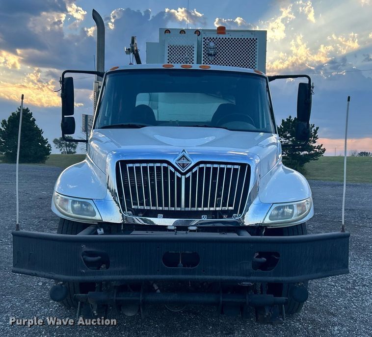 image for item KW9057 2008 International 4300  utility / service truck