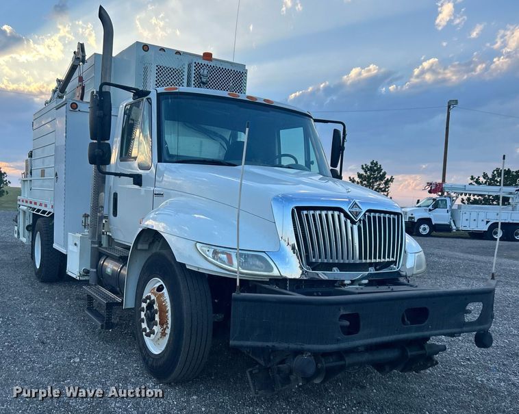 image for item KW9057 2008 International 4300  utility / service truck