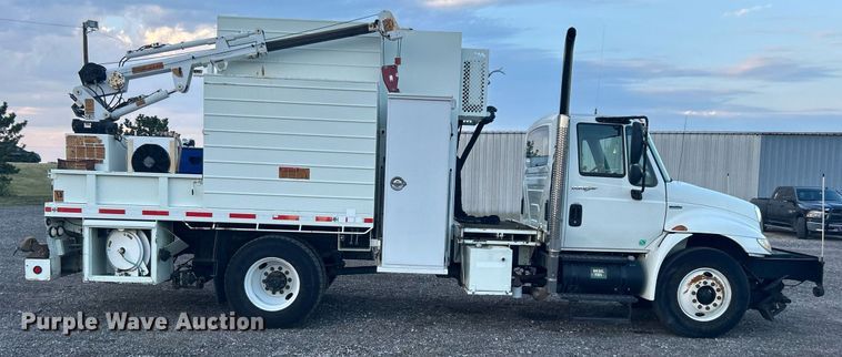 image for item KW9057 2008 International 4300  utility / service truck