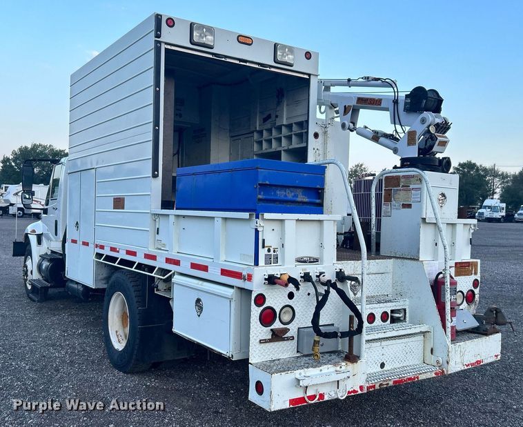 image for item KW9057 2008 International 4300  utility / service truck