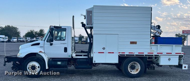 image for item KW9057 2008 International 4300  utility / service truck