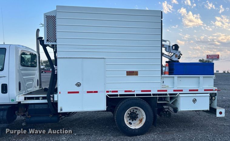 image for item KW9057 2008 International 4300  utility / service truck