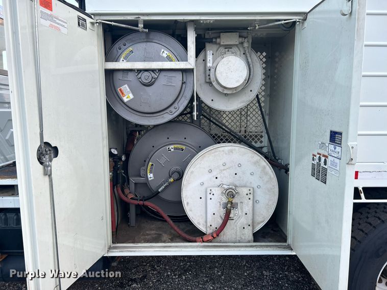 image for item KW9057 2008 International 4300  utility / service truck