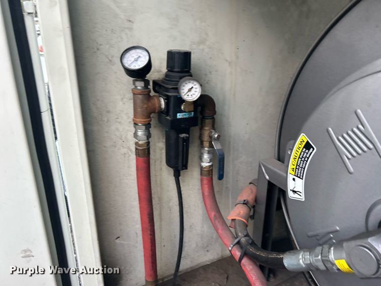 image for item KW9057 2008 International 4300  utility / service truck