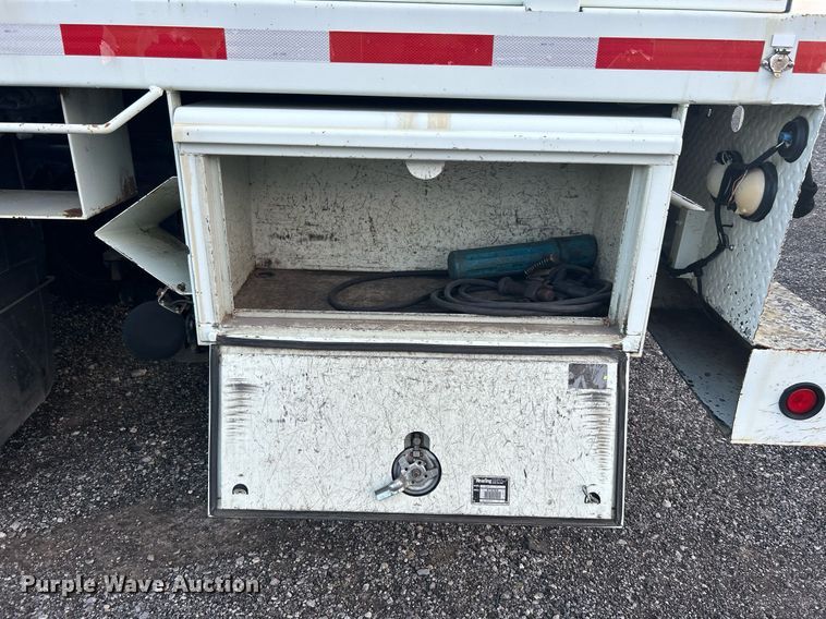 image for item KW9057 2008 International 4300  utility / service truck