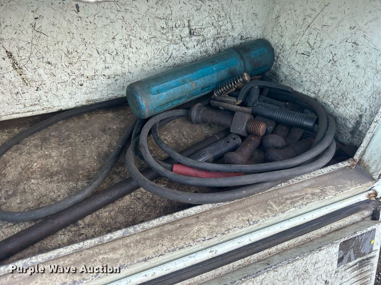 image for item KW9057 2008 International 4300  utility / service truck