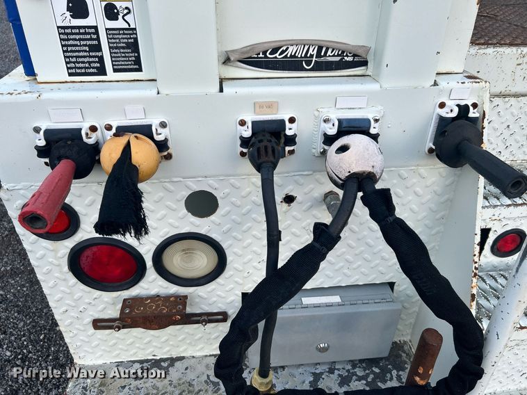 image for item KW9057 2008 International 4300  utility / service truck