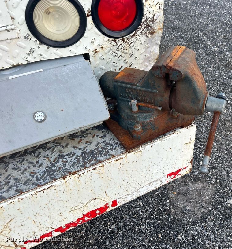 image for item KW9057 2008 International 4300  utility / service truck