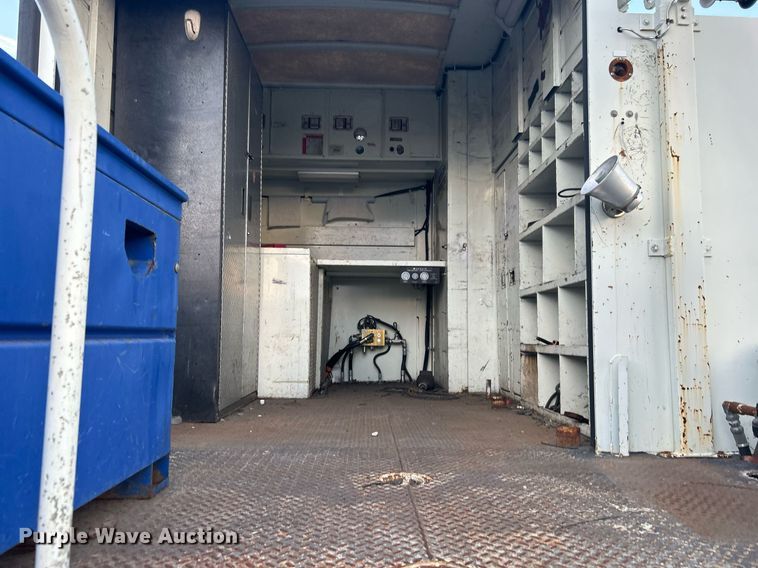 image for item KW9057 2008 International 4300  utility / service truck