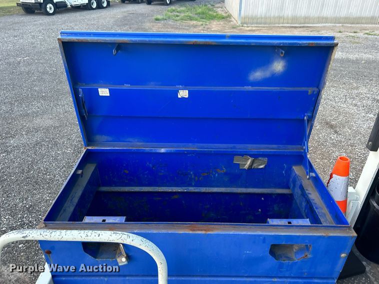 image for item KW9057 2008 International 4300  utility / service truck